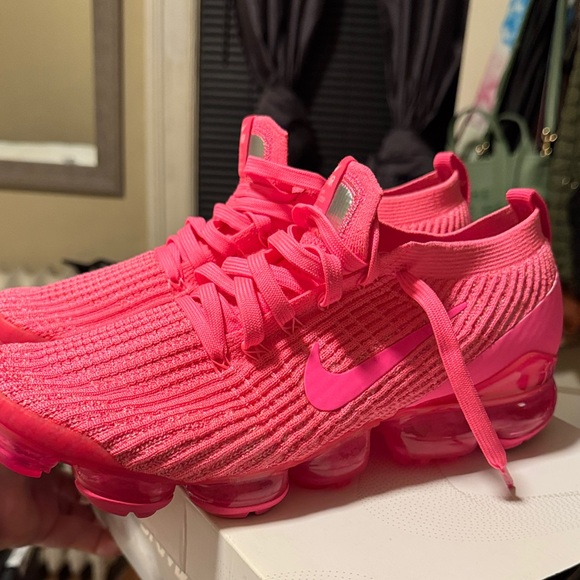 Nike Women's Vibrant VaporMax FlyKnit - Picture 4 of 4